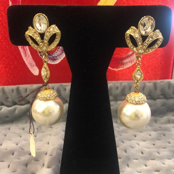 Vintage Statement Austrian Crystal with Round Pearl Drop-Clip ons, Boutique - Picture 2 of 5